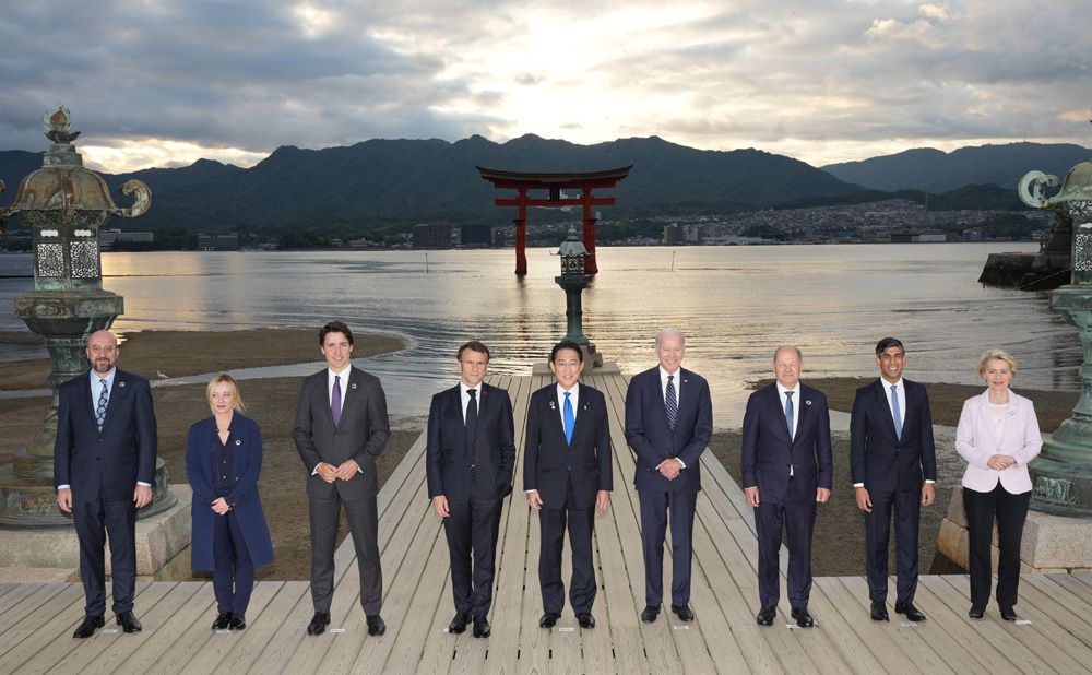 Visit the Itsukushima Shrine1