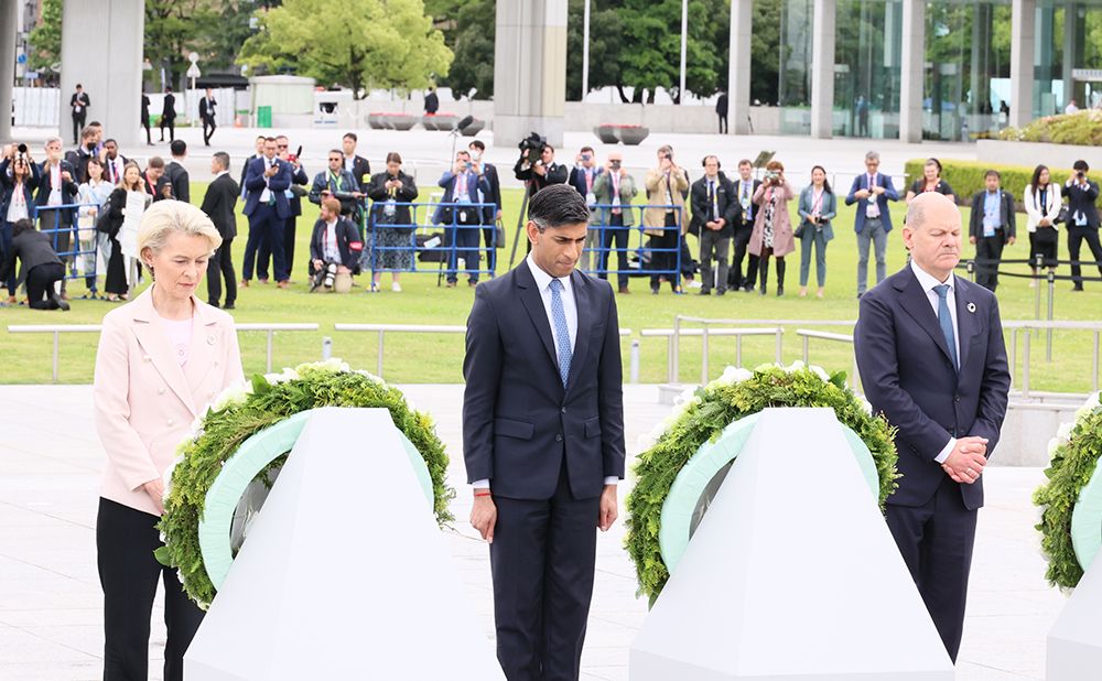 Silent prayers at the Cenotaph for the Atomic Bomb Victims ③