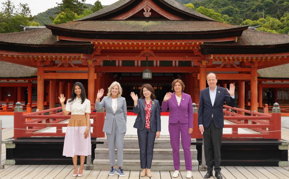 G7首脳配偶者による嚴島神社訪問