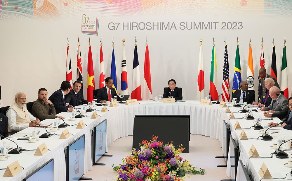 G7 Leaders during Session 9 ①