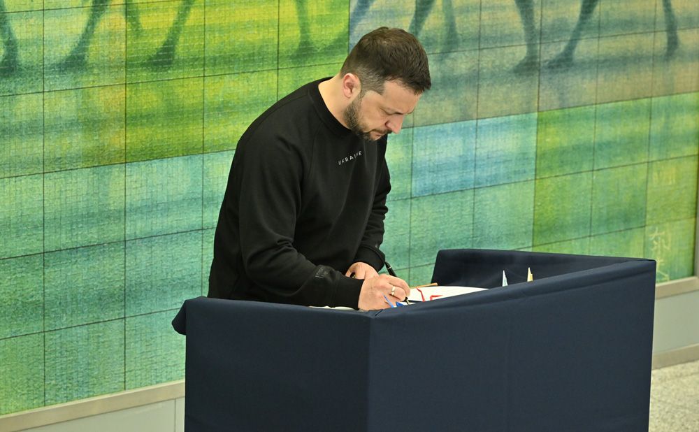 ゼレンスキー・ウクライナ大統領による平和記念資料館訪問