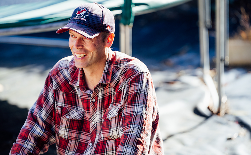 インタビュー中、「家族が一番大事」と話すラピアさん