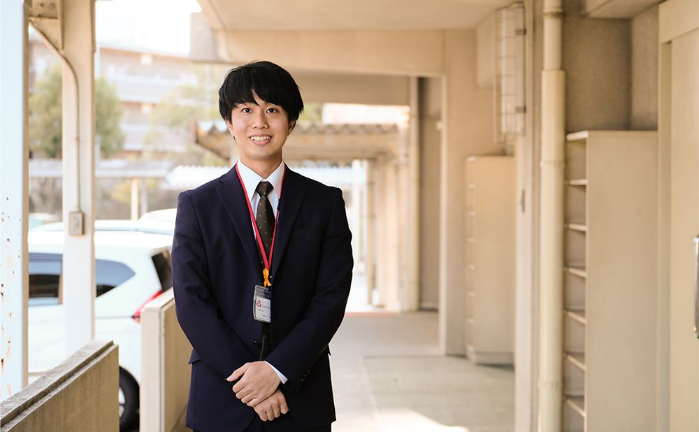 Yokoyama Tatsuya , a social studies teacher at Akiminami High School