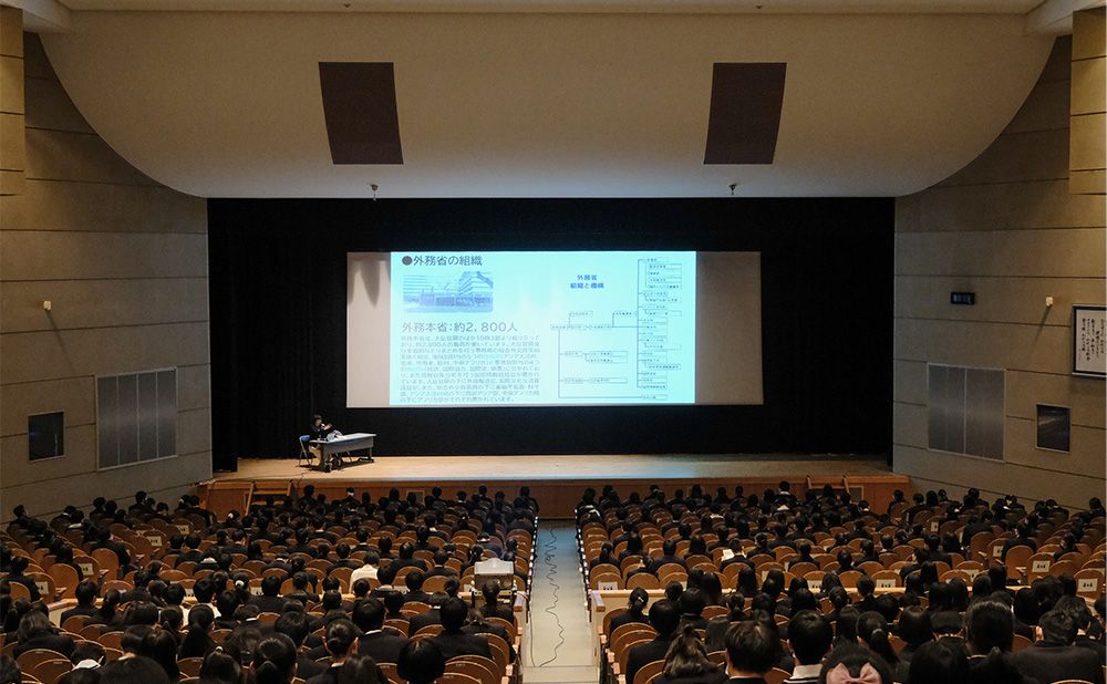 広島市立舟入高校で開催された講演のようす