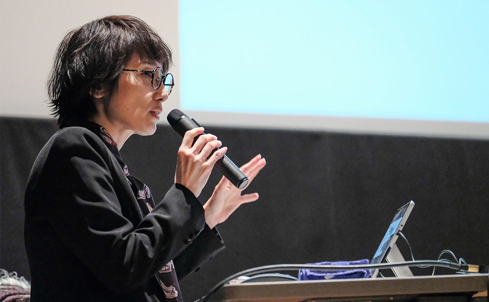 Tanaka Noriko, Deputy for the G7 Hiroshima Summit, delivers a lecture